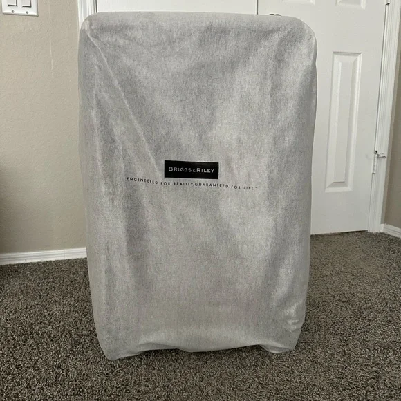 Briggs & Riley Burgundy Suitcase - Picture 3 of 10